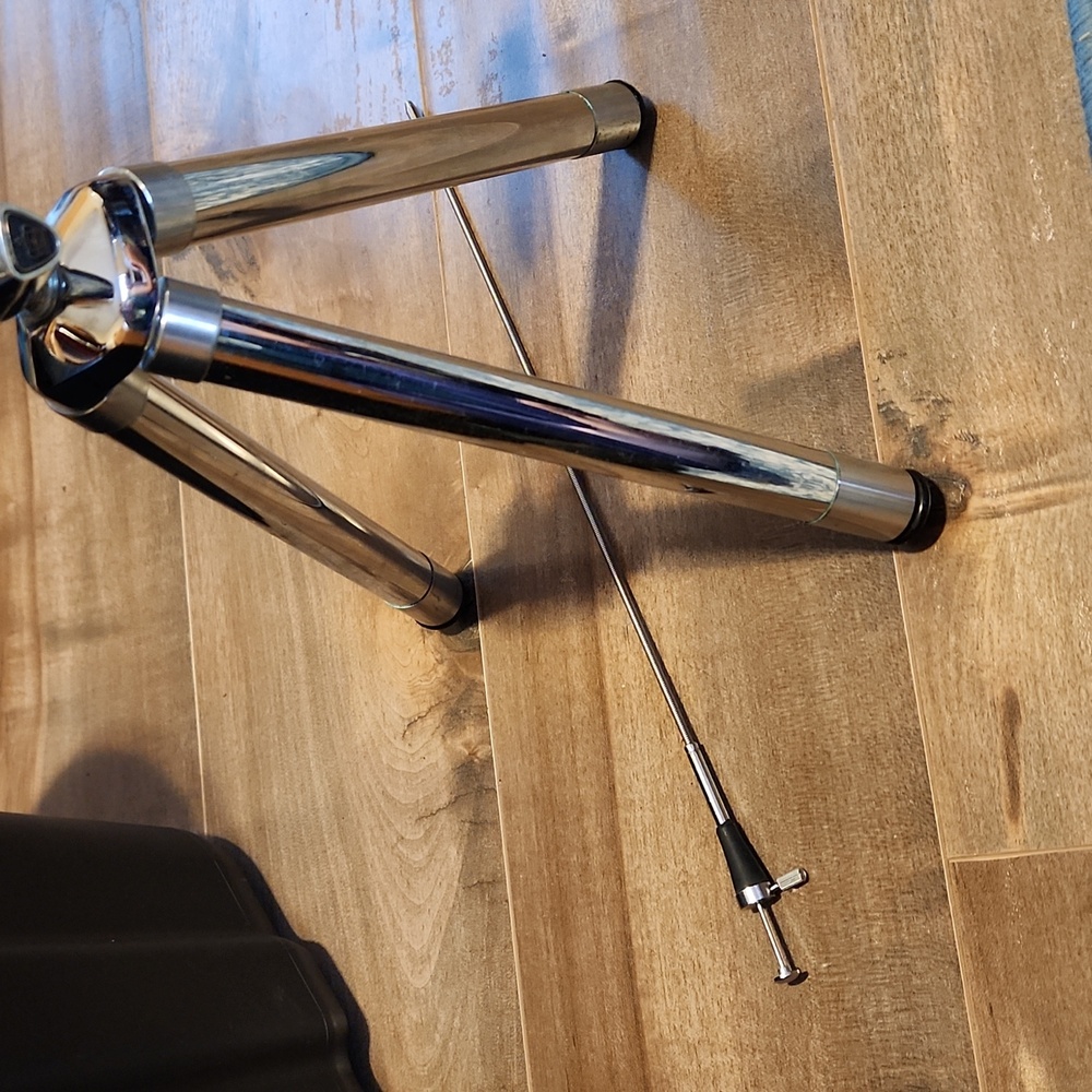 Tripod - Picture 2 of 4